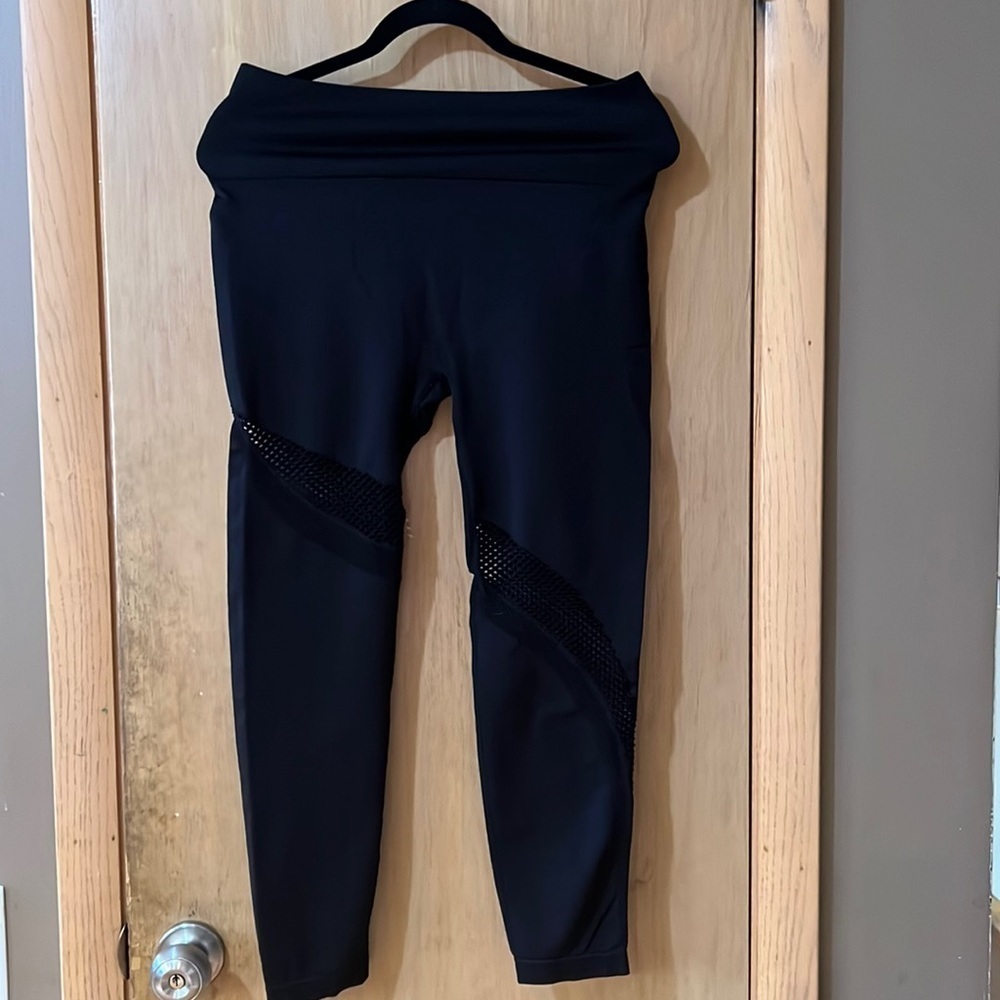 EUC ZYIA Black Angle Performance Hi-Rise 7/8 Leggings​​​​